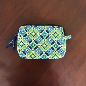Vera Bradley Bags - NWOT Vera Bradley Daisy Daisy small cosmetic bag Vera Bradley Bags - NWOT Vera Bradley Daisy Daisy small cosmetic bag